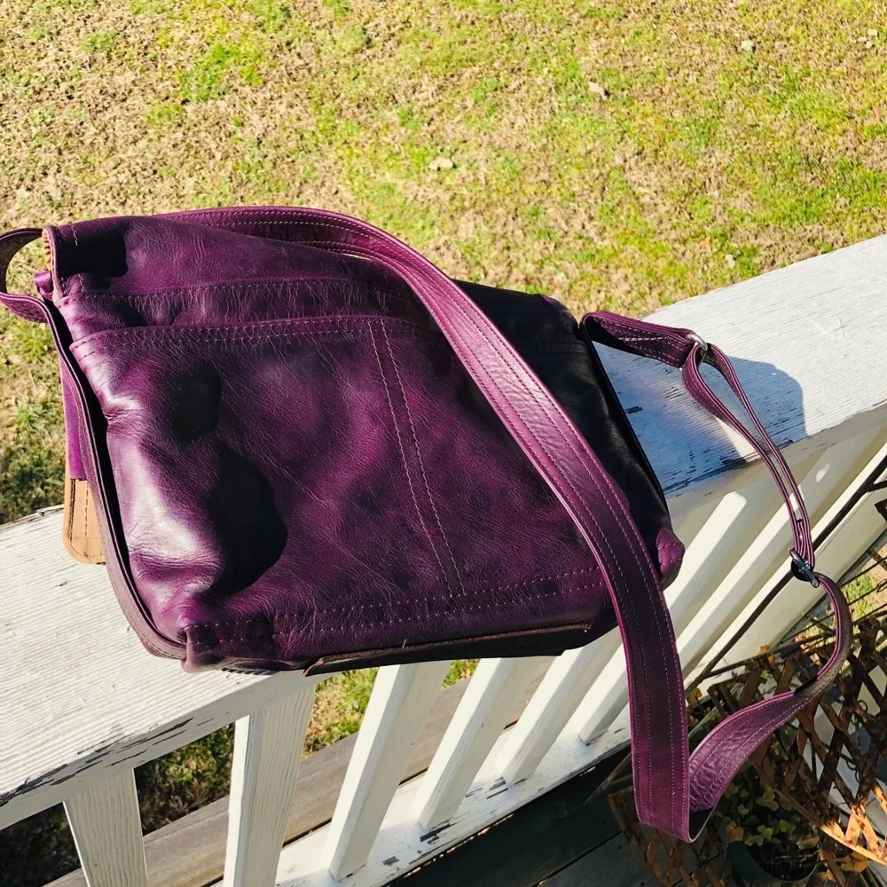 Elegant Purple Crossbody Bag - Picture 4 of 4
